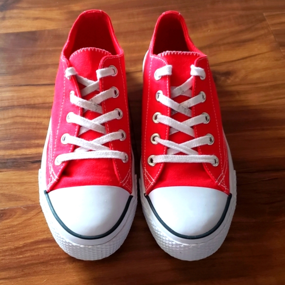 Airwalk Red Canvass Lace Up Shoes Size 8